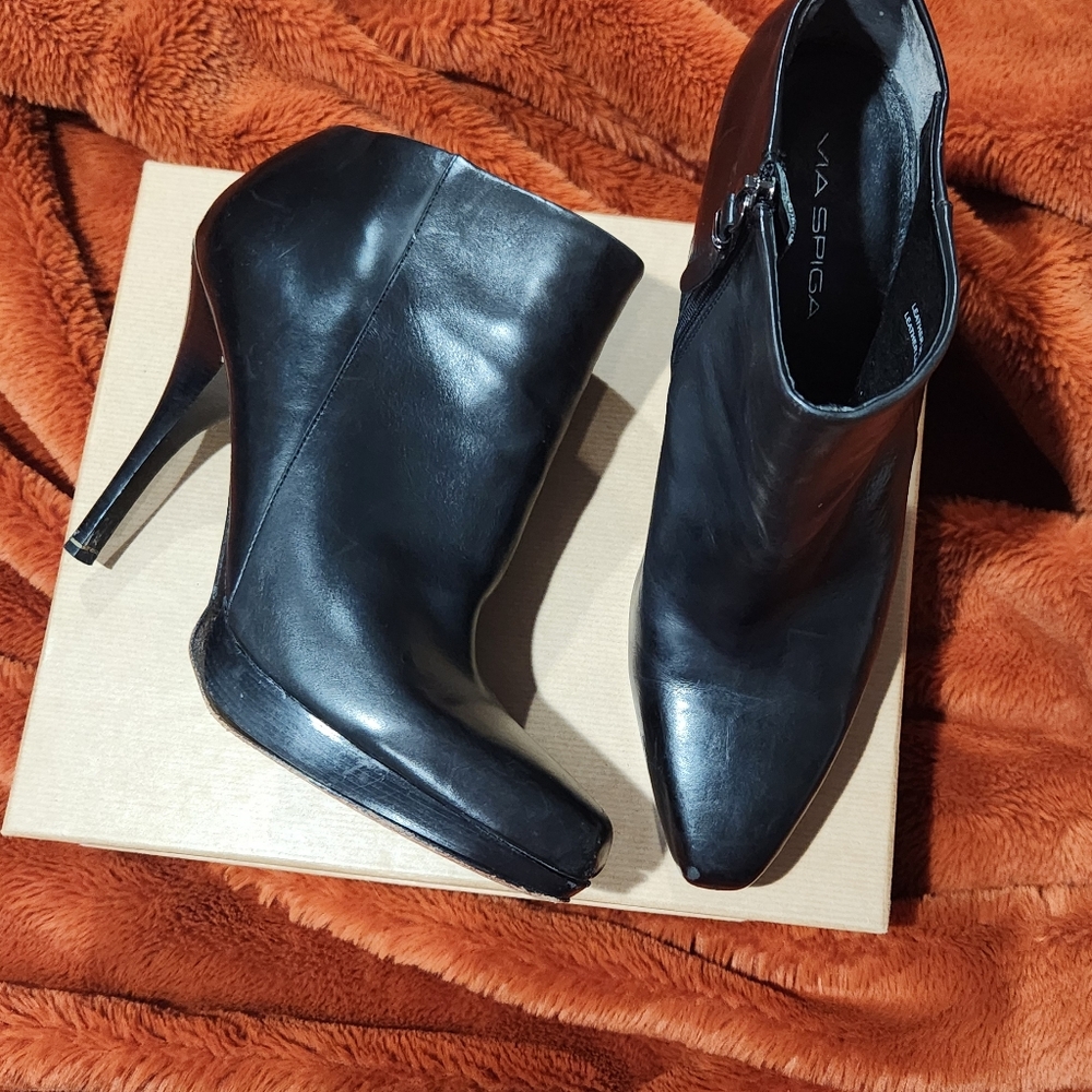 Via Spiga Black Leather Heel Ankle Boots